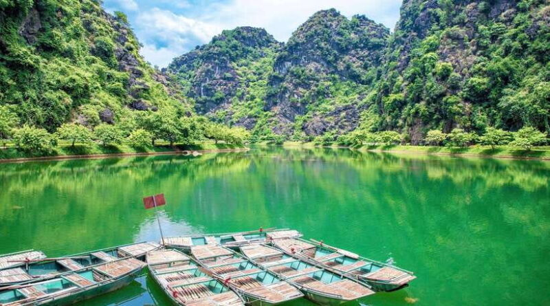 Hanoi: Ninh Binh, Tam Coc, Mua Cave & Hoa Lu with cycling - A Full Look at the Experience