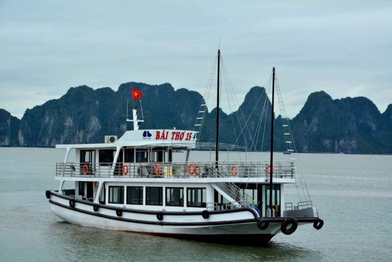 Hanoi: Roundtrip Halong Bay Islands, Caves, Kayaking & Lunch - A Detailed Look at the Tour Experience