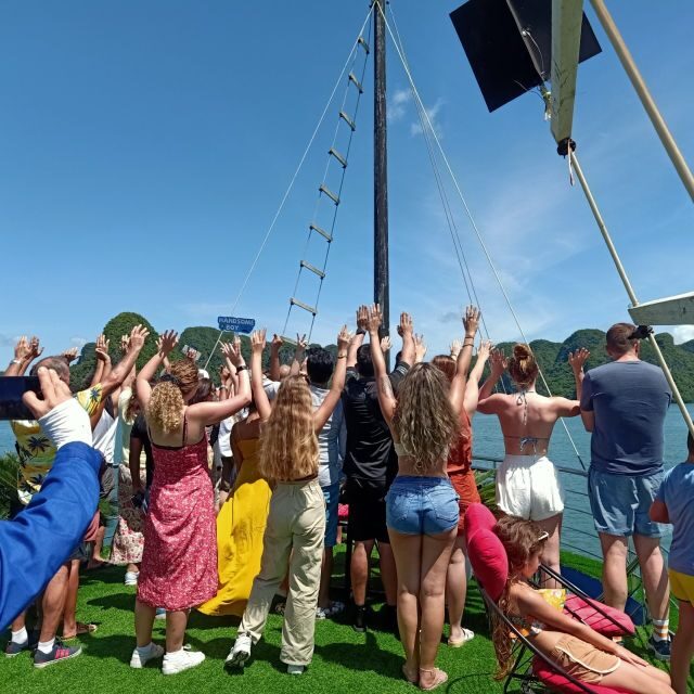 Hanoi: Roundtrip Halong Bay Islands, Caves, Kayaking & Lunch - Authentic Experiences & Real Feedback