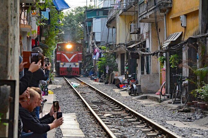 Hanoi Street Food Adventure: Train Street & Local Delights - Key Points