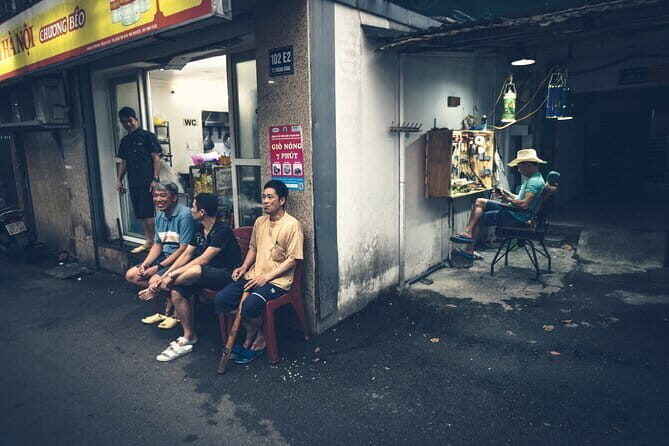 Hanoi Street Photography in a Vintage Community - A Detailed Look at the Hanoi Vintage Neighborhood Photography Tour