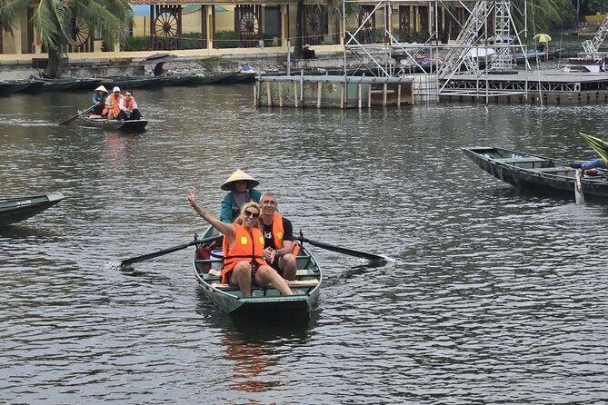 Hanoi to Ninh Binh Day Trip: Mua Cave, Trang An Boat Ride - Lunch - Authenticity and Local Experience