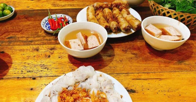 Hanoi: Walking Street Food Tour Small Group with Local Guide - Discover Hanoi’s Flavors with a Small-Group Street Food Tour