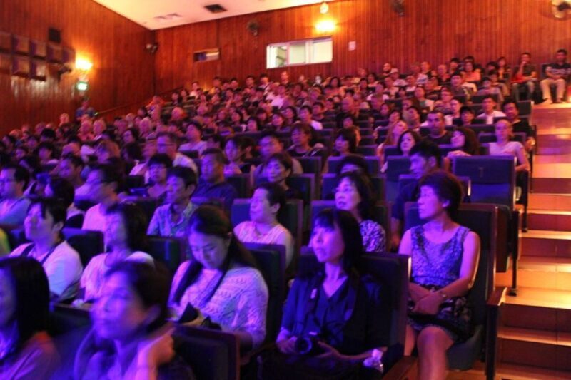 Hanoi: Water Puppet Show Ticket with Hotel Delivery Add-On - Experience Size and Atmosphere