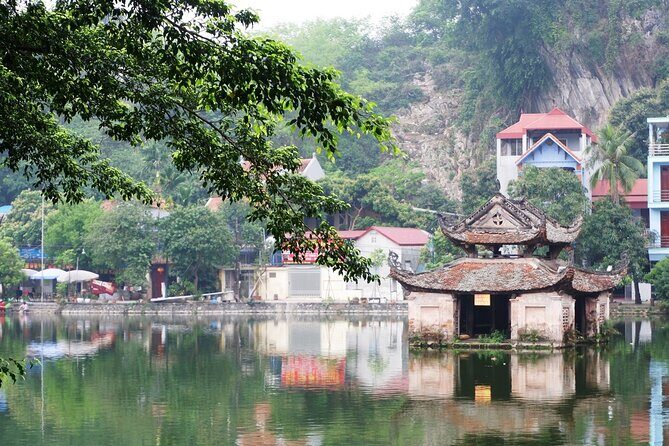 Hanois Thay and Tay Phuong Pagodas - A Detailed Look at Hanoi’s Buddhist Treasures
