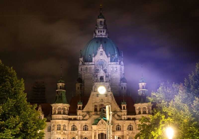 Hanover: Flashlight Guided Walking Tour at Night - A Detailed Look at the Hanover Night Tour