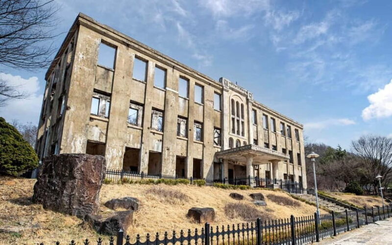 Hantan Canyon & North Korea's Labor HQ & Soisan Monorail - A Practical Look at the Hantan Canyon & North Koreas Labor HQ & Soisan Monorail Tour