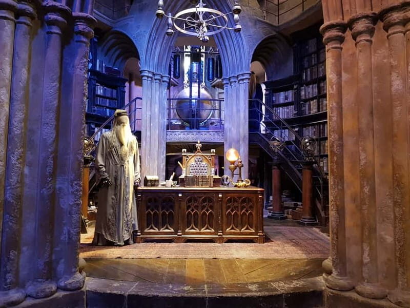 Harry Potter Studio Ticket & Tour of London Film Locations - Experience the Magic: Harry Potter Studio Ticket & Tour of London Film Locations