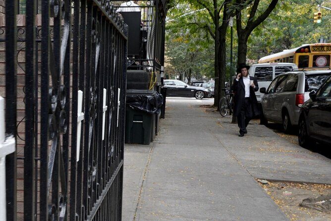 Hassidic Williamsburg: A Self-Guided Audio Tour in Brooklyn - Key Points