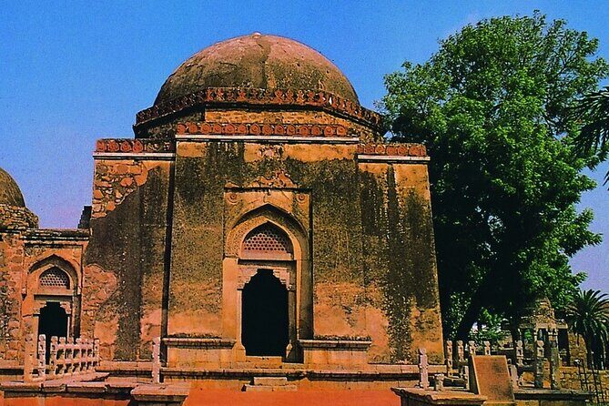 Hauz Khas Village - a Blend of Ancient and Modern Delhi - Key Points