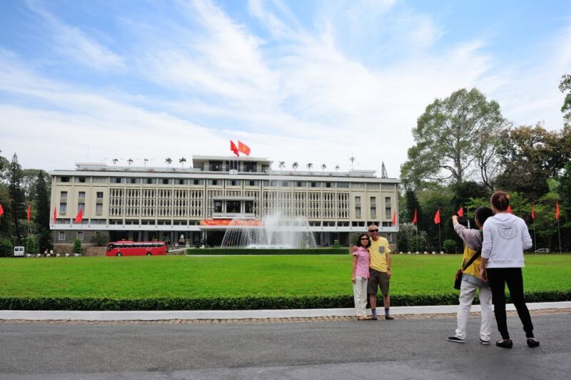 HCM: War Remnants Museum & Independence Palace Walking Tour - The Experience: A Closer Look