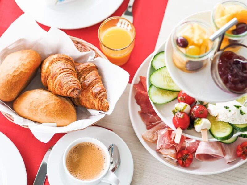 Heidelberg: Breakfast boat cruise - A Detailed Look at the Heidelberg Breakfast Boat Cruise