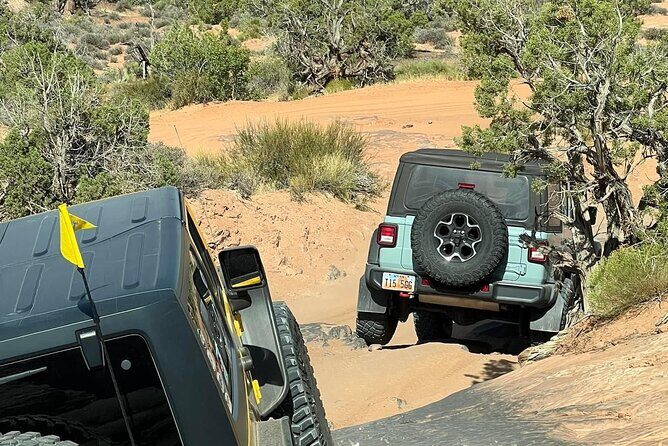 Hells Revenge Private 4x4 Guided Jeep Experience in Moab - Key Points