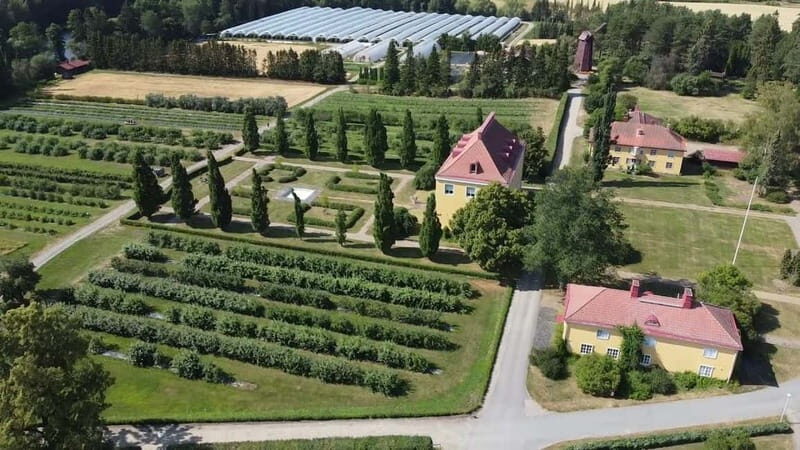 Helsinki: Private Visit to Finnish Berry Winery with Tasting - A quick look at the experience