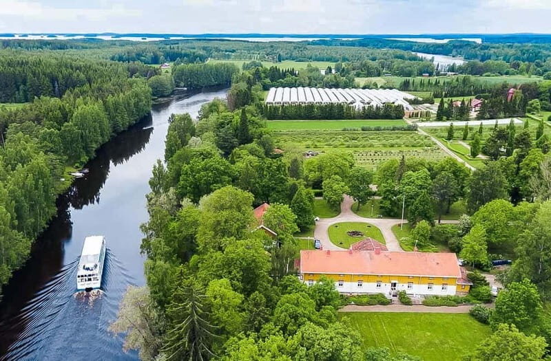 Helsinki: Private Visit to Finnish Berry Winery with Tasting - Exploring and Shopping