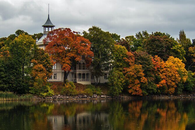 Helsinki walking tour with a city planner - A Closer Look at the Helsinki Walking Tour