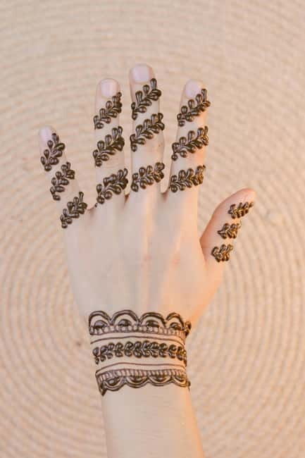 Henna on hands in Jaipur - Key Points