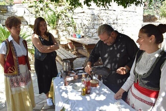 Heraklion: Cretan private cooking lesson with lunch in Arolithos - Key Points