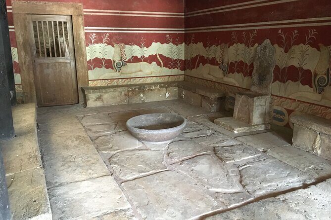 Heraklion port: Shore Excursion (small group-skip the line) - The Heraklion Archaeological Museum: A Treasure Trove