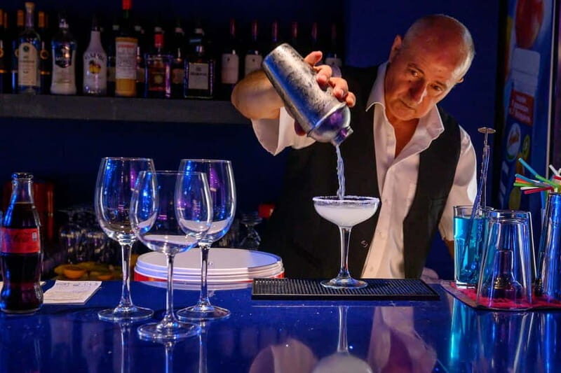 Hersonissos: Spectacular Dinner-Show Experience Ticket - Key Points