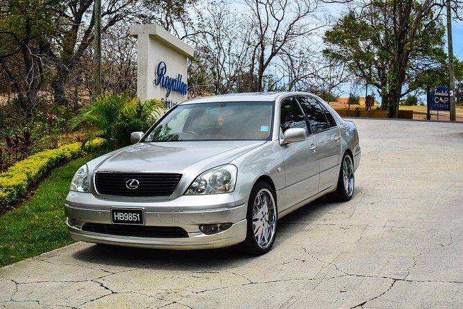 Hewanorra International Airport (UVF) Shuttle One-Way - Who is this shuttle best suited for?