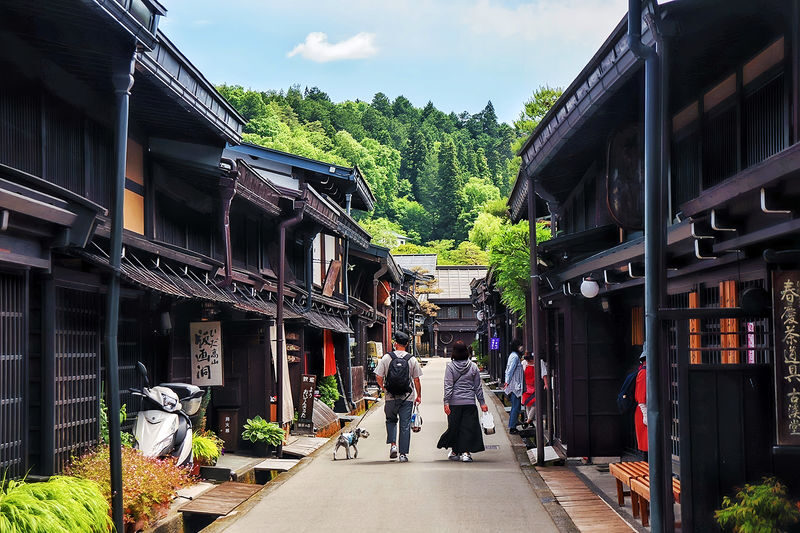 Hida-Takayama and Shirakawa-go Small Group Day Tour (Driver-Guide Service, Hotel Pickup and Drop-off Included) - Making time for Shirakawa-go