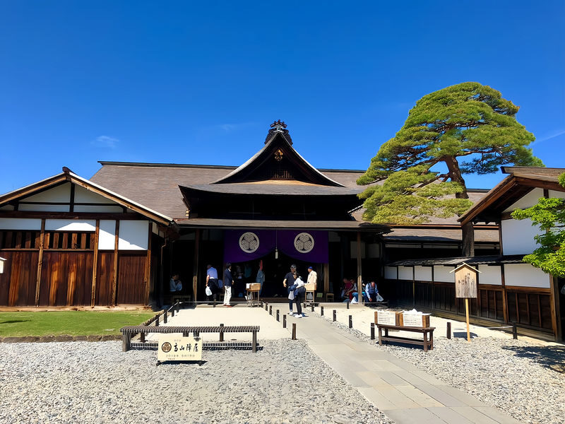 Hida-Takayama and Shirakawa-go Small Group Day Tour (Driver-Guide Service, Hotel Pickup and Drop-off Included) - A driver-guide, not just a ride
