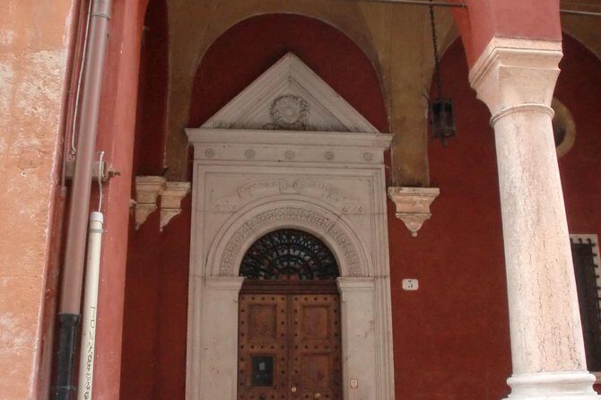 Hidden Verona & Jewish District -3 hour private walking tour - The Experience in Detail