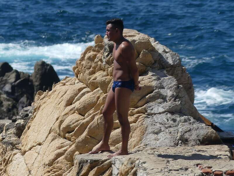 *High Cliff Diver Show & Round Trip Transportation - FAQ