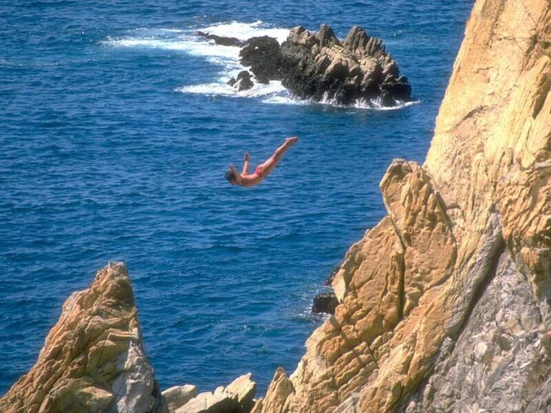 High Cliff Divers of Acapulco - Key Points