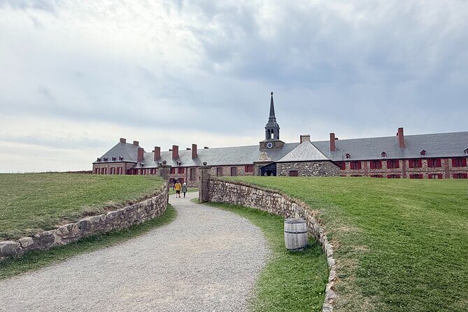 Highland Tours: Louisbourg Fortress and Lighthouse Tour - An Engaging Look at the Highland Tours: Louisbourg Fortress and Lighthouse Tour