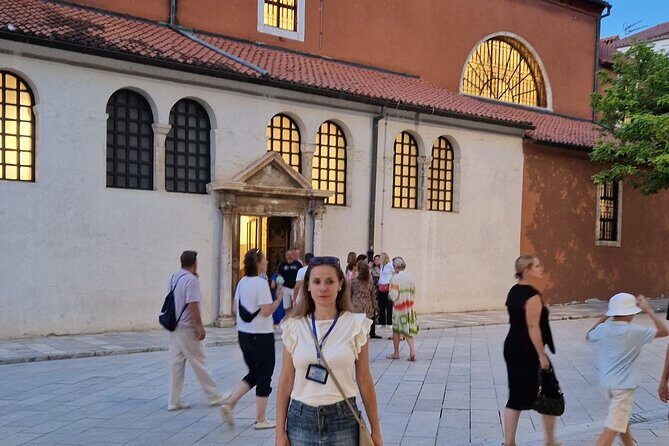 Highlights and Hidden Gems Guided Walking Tour - Key Points