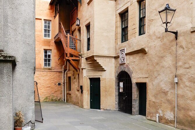 Highlights from Edinburghs Old Town: A Self-Guided Audio Tour - Summary: Why Choose This Tour?