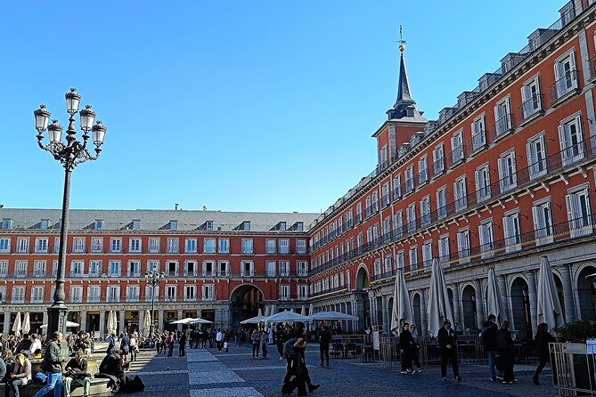 Highlights of Madrid Walking Shared Tour - Exploring the Itinerary: What to Expect at Each Stop