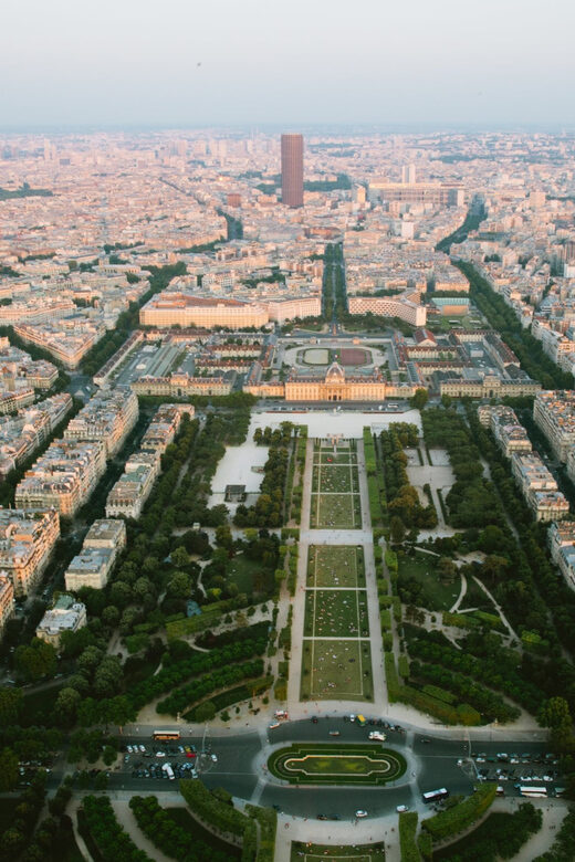 Highlights of Paris Bike Tour in English or Dutch - Who is This Tour Best For?