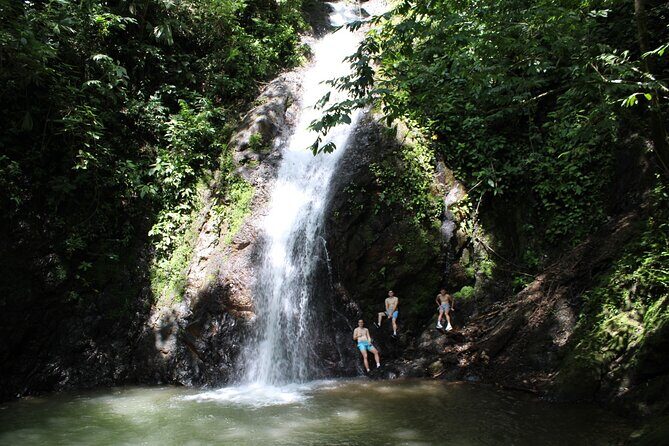 Hike 10 Waterfalls in Jacó - Authenticity and Guide Experience