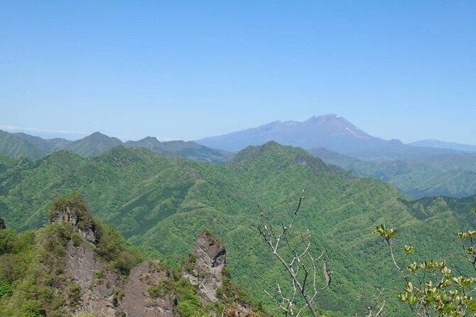 Hike and Stay in Exclusive Mountain Escape - Key Points