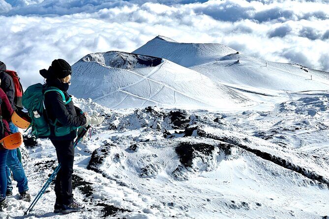 Hike near the summit craters up to the maximum safe altitude currently foreseen - Key Points