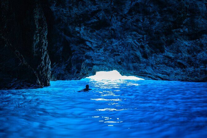 Hike to the Blue Cave Marseille with swimming and snack - FAQs