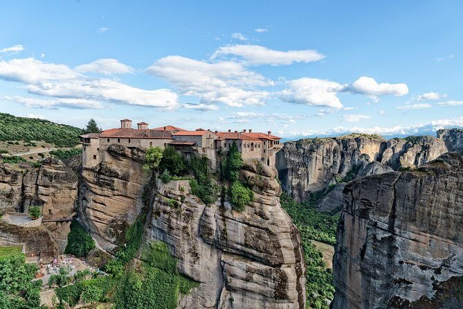 Hiking in magnificent Meteora - What Makes This Tour Stand Out