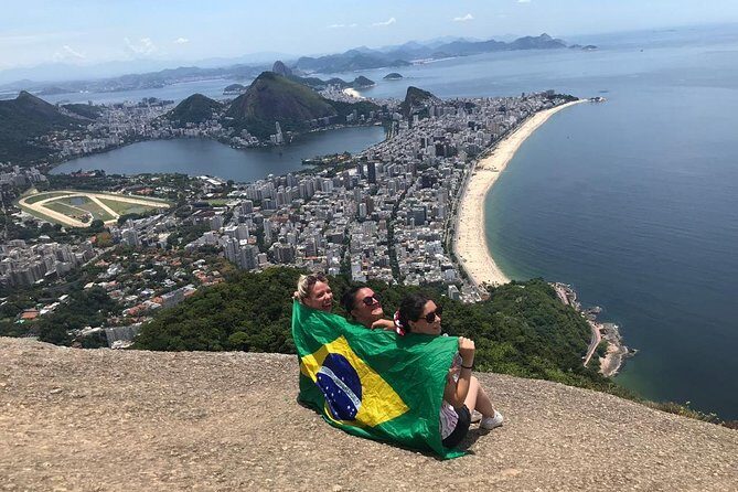 Hikking the Favela + Morro Dois Irmaos! - Key Points