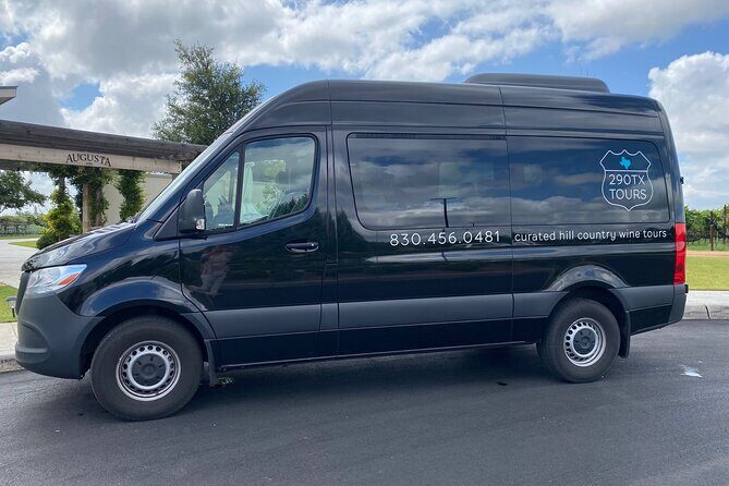 Hill Country Mistletoe and Merlot Tour - Exploring the Hill Country Mistletoe and Merlot Tour in Detail