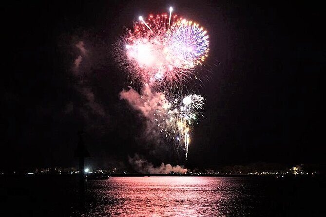 Hilton Head Dolphin Watching Cruise with Fireworks Display - Hilton Head Dolphin Watching Cruise with Fireworks Display: A Fun and Authentic Water Adventure