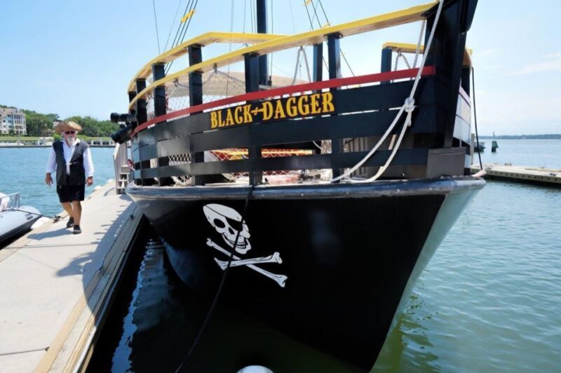 Hilton Head Island: Pirate Cruise on the Black Dagger - An In-Depth Look at the Pirate Cruise on the Black Dagger