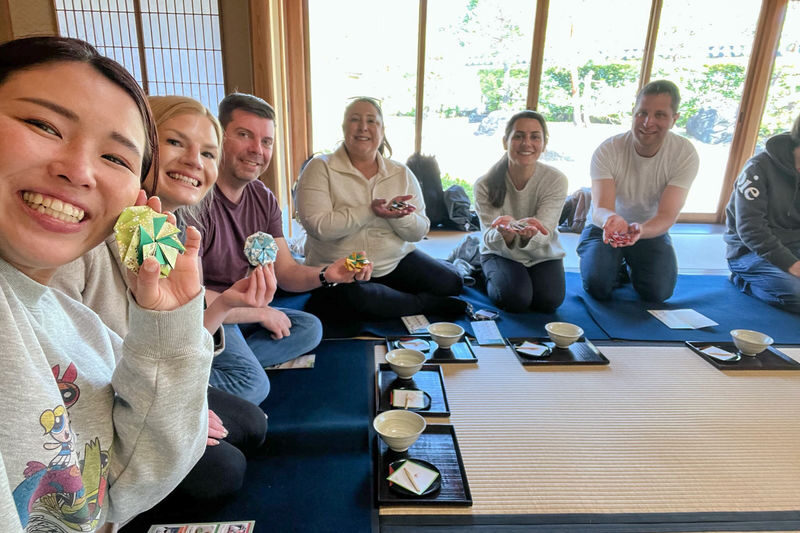 Himeji Castle Easy Bike Tour: Samurai History, Garden & Matcha - A Taste of Samurai-Era Hospitality at Iseya Honten