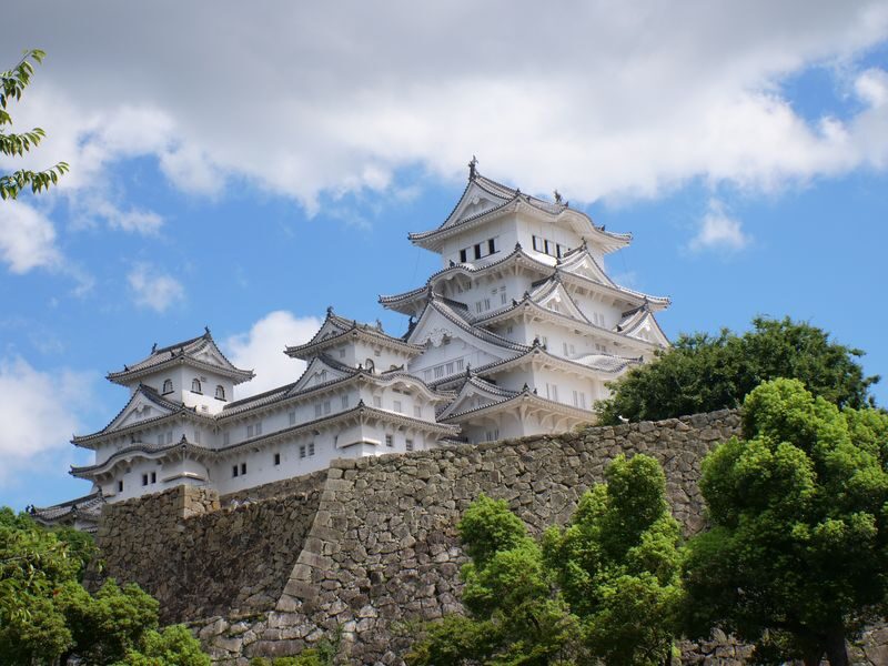 Himeji Castle Easy Bike Tour: Samurai History, Garden & Matcha - Myochin Hibashi and a Local Craft Stop