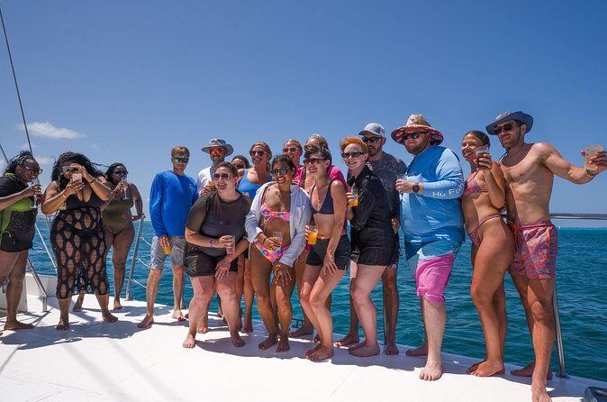 Hip hop party boat, adults only - FAQs about the Cancun Hip Hop Party Boat