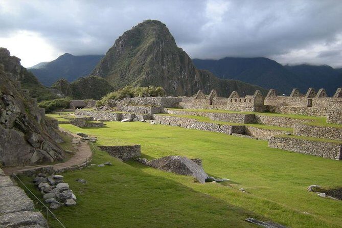 Hire a fluent English speaking and professional Machu Picchu guide - Unlocking Machu Picchu with a Professional Guide: An In-Depth Review