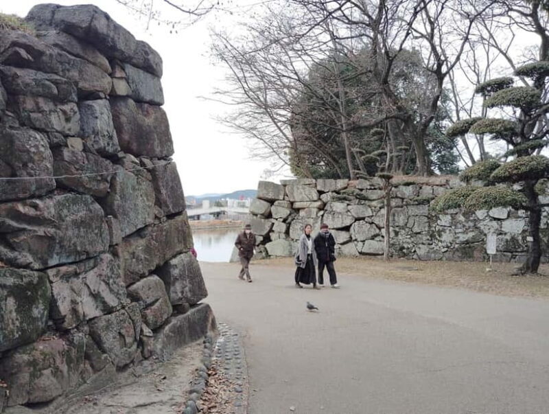 Hiroshima Castle 1h guide tour - Inside the Castle: Exhibits and Historical Context