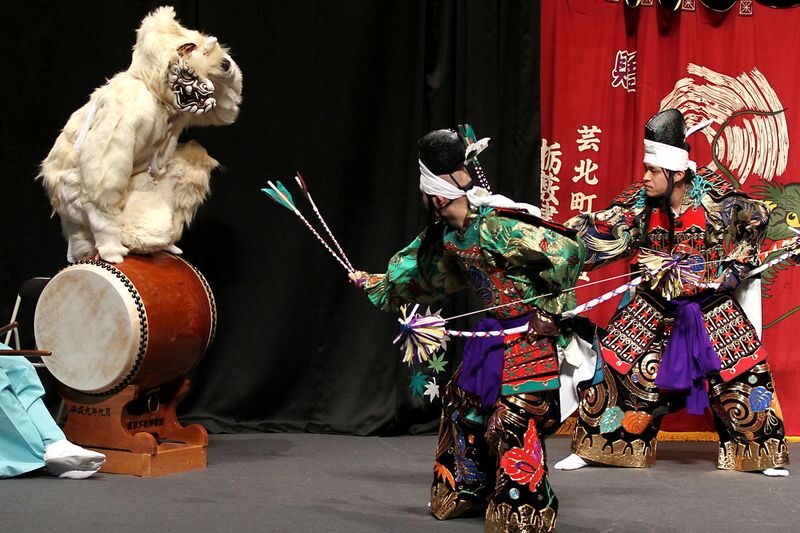 Hiroshima Kagura Regular Performances - The performance: legend, music, and motion